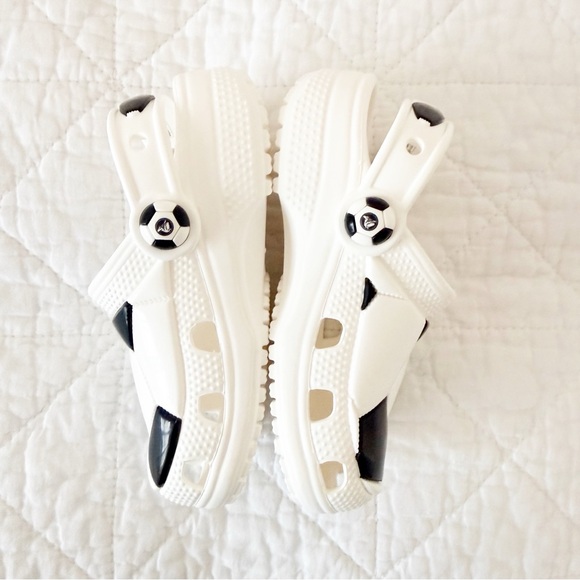 NEW CROCS Kids Classic Soccer Ball Clog Black White 9 NWOT - Picture 3 of 7